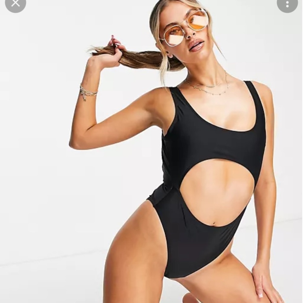 NEW WITH TAGS MISGUIDED CUT OUT SWIMSUIT